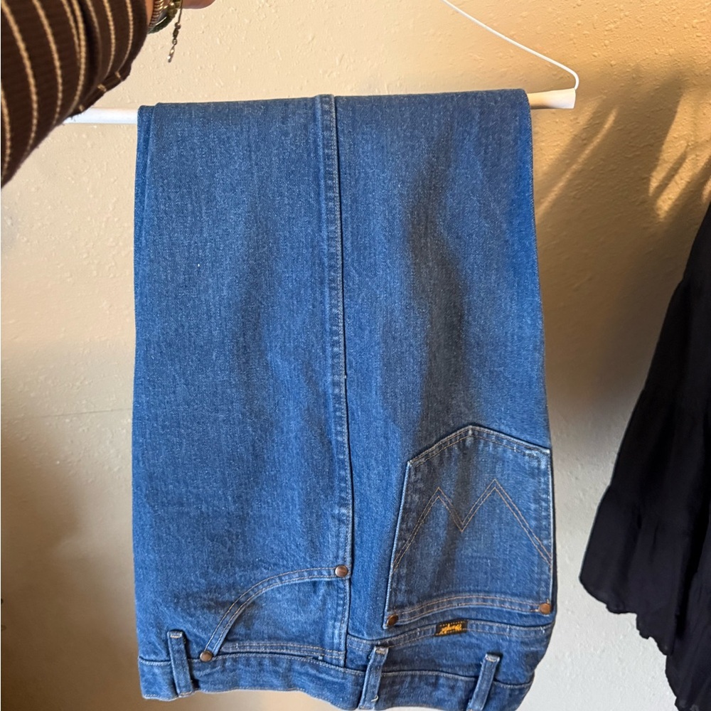 Wrangler Relaxed Fit Blue Jeans